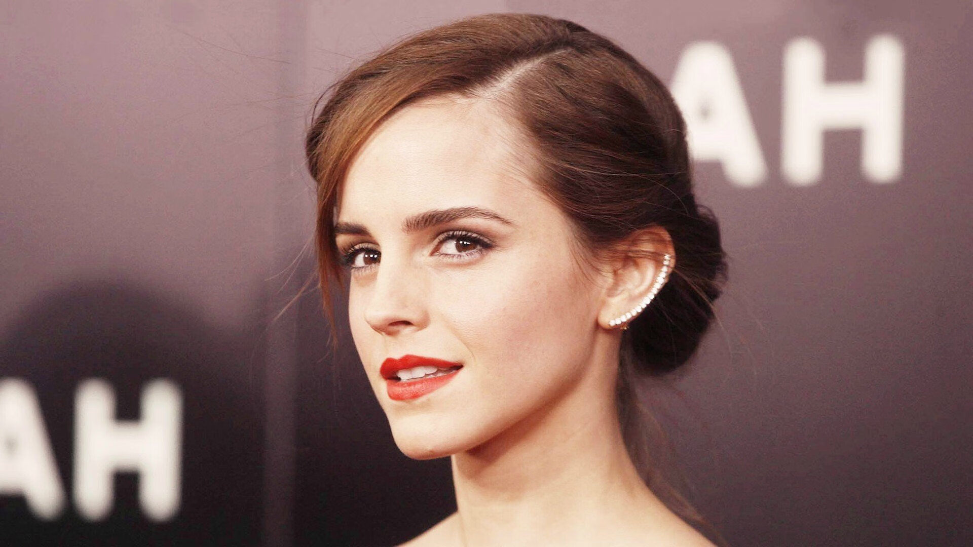 罗德里戈帽子戏法助曼城4-0击溃曼联，德比战彰显王者风范