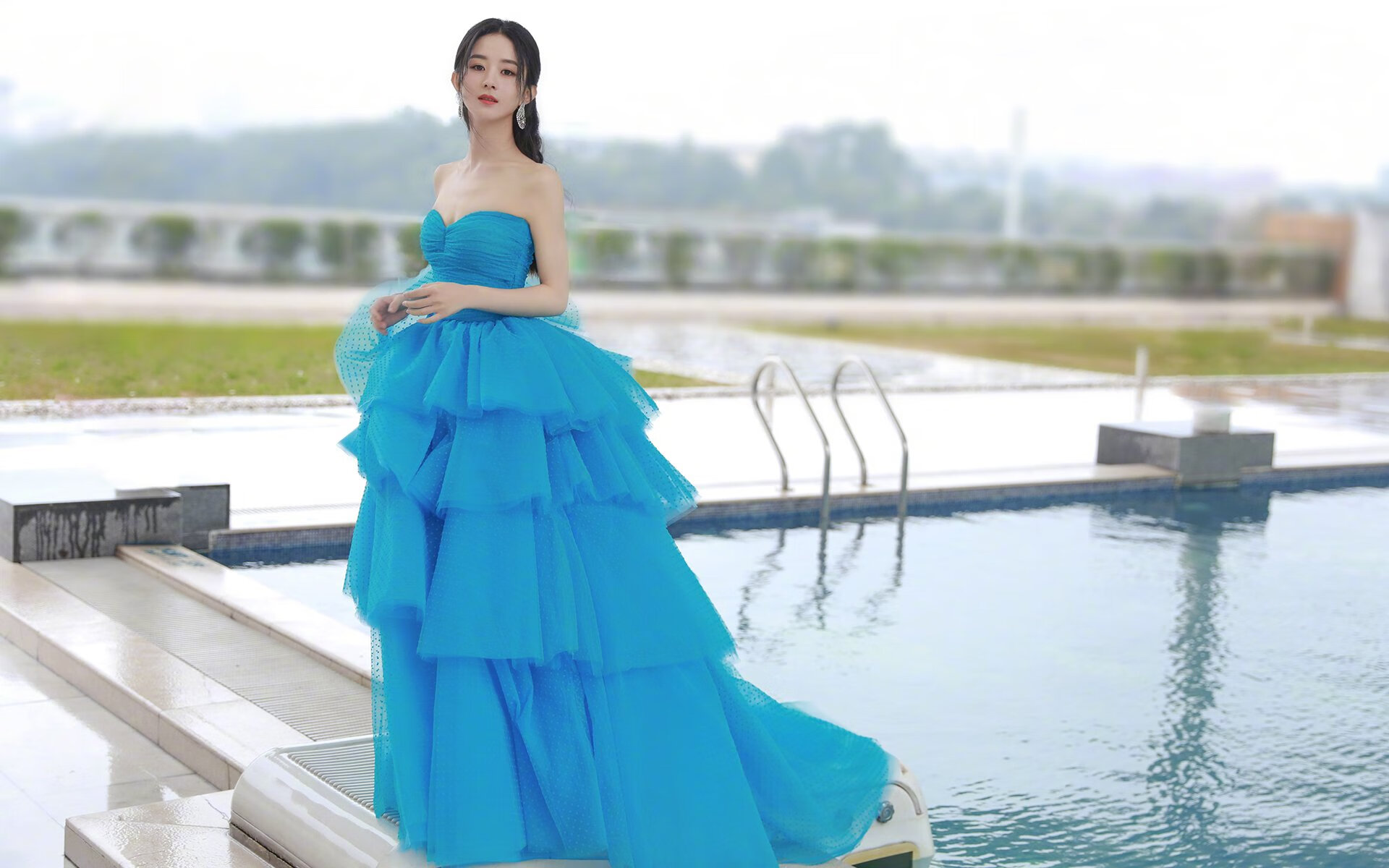 齿轮的永恒转动与一道撕裂夜幕的闪电 论唯一性的两种面孔