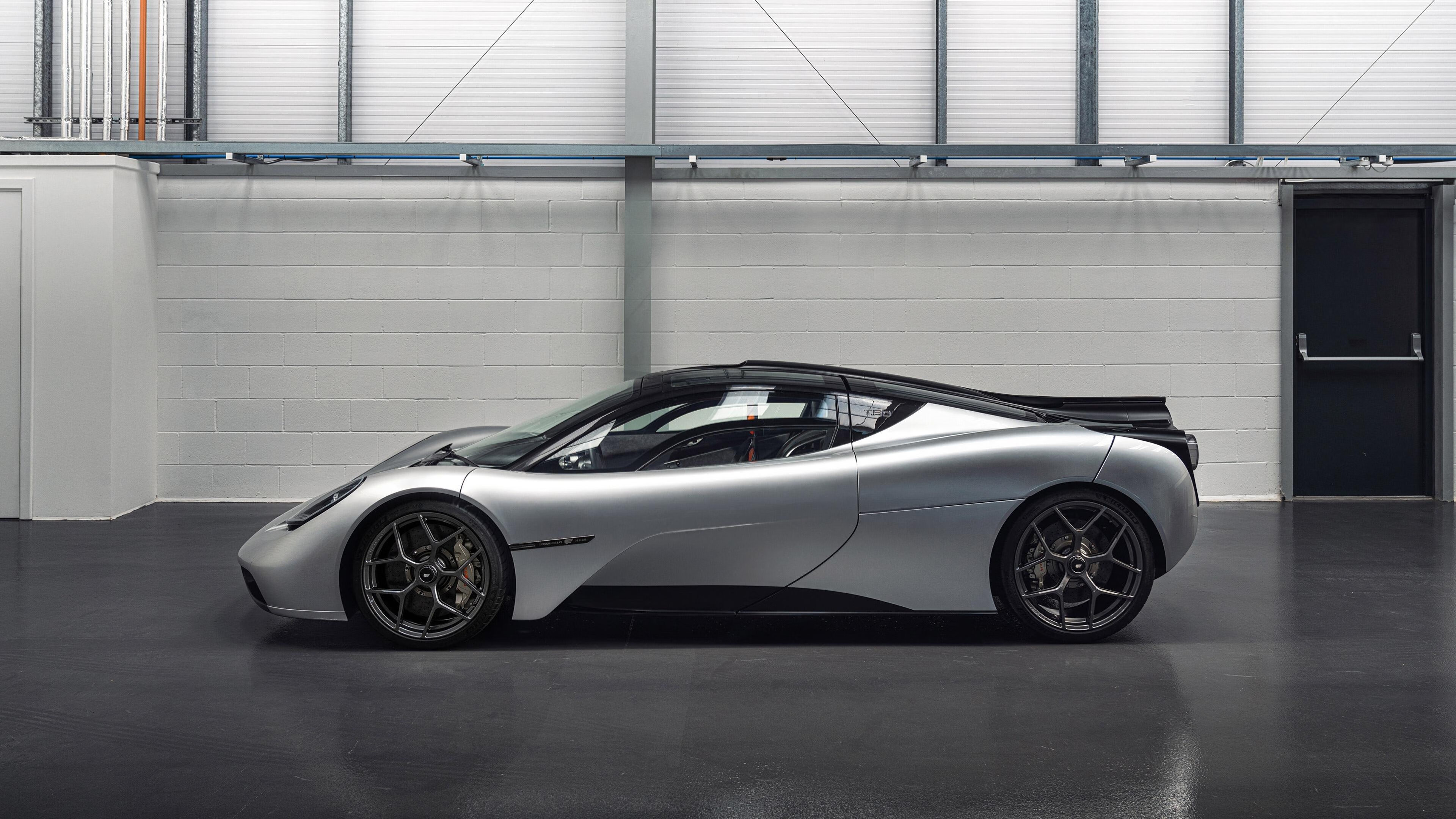 铁幕下的艺术，德里赫特如何用移动铁塔铸就毕尔巴鄂的钢铁防线